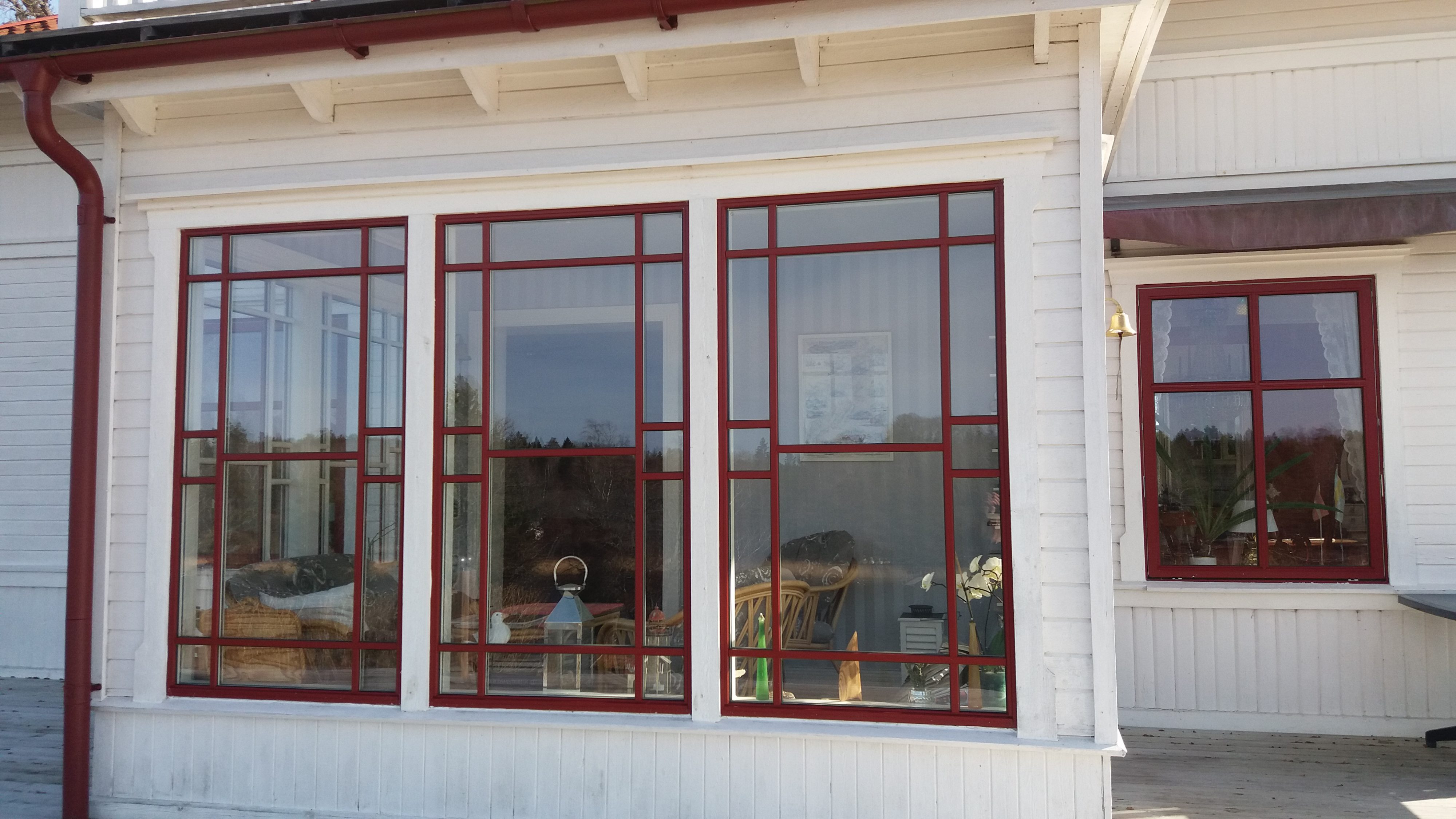 Veranda med fasta fönster med fast spröjs