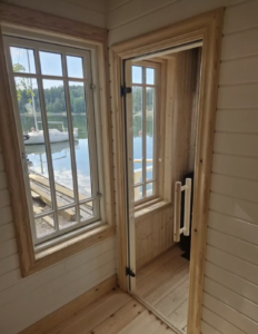 V21 2-glas till bastu sidohängt fönster med fast spröjs V21 2-glas till bastu sidohängt fönster med fast spröjs