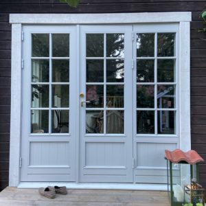 V12 altandörr med fast sidoljus spårad panel V12 altandörr med fast sidoljus spårad panel