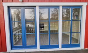 V12Combi inåtgående altandörr med sidoljus Inåtgående V12 Combidörr med fasta sidoljus, samma glasyta