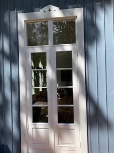 Dubbel altandörr V12 med panel med spegel och fast överljus Dubbel altandörr V12 med panel med spegel och fast överljus