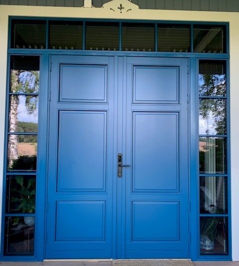 Dubbel ytterdörr V12 med fasta fönster och kodlås Halke Dubbel ytterdörr V12 med fasta fönster och kodlås Halke