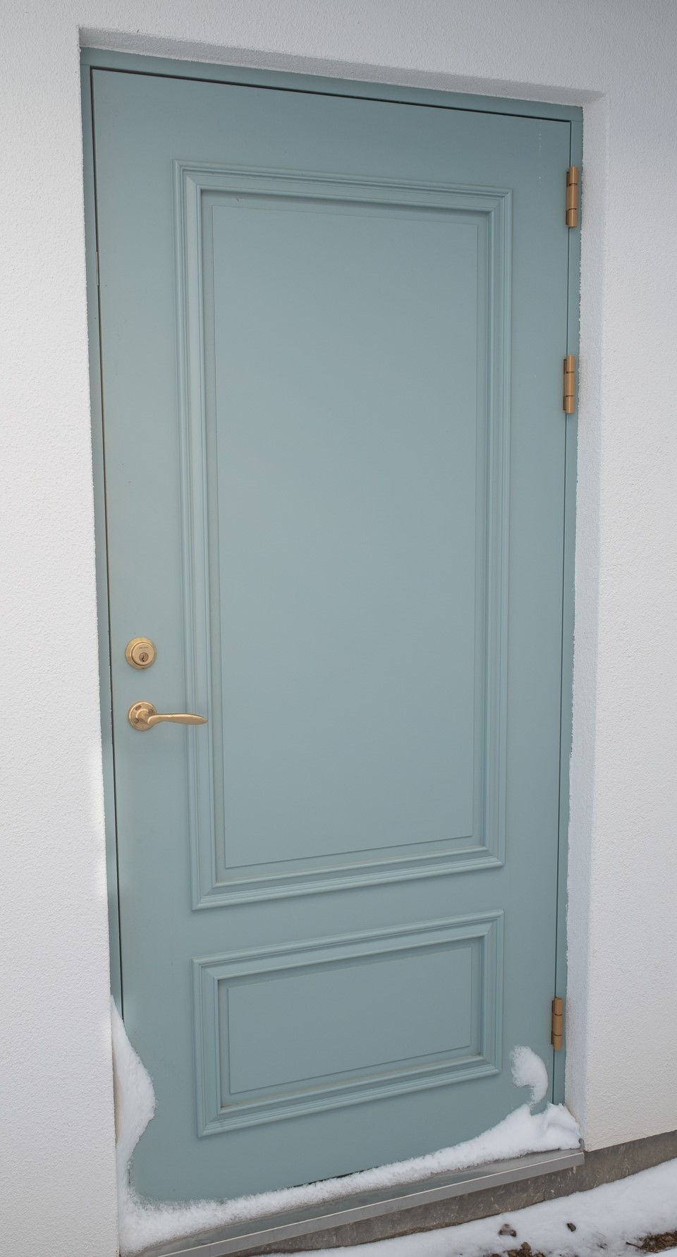 Paneldörr med profilerade speglar Välisolerad paneldörr med utanpåliggande spegel