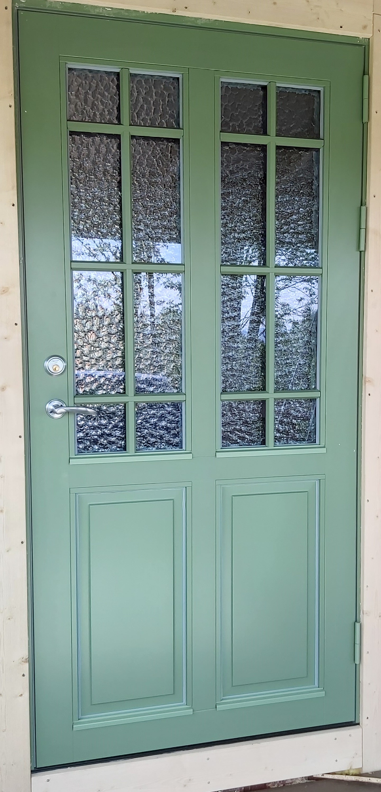 SW17 ytterdörr med vertikal post paneler m spegel och fast spröjs SW17 ytterdörr med vertikal post paneler m spegel och fast spröjs