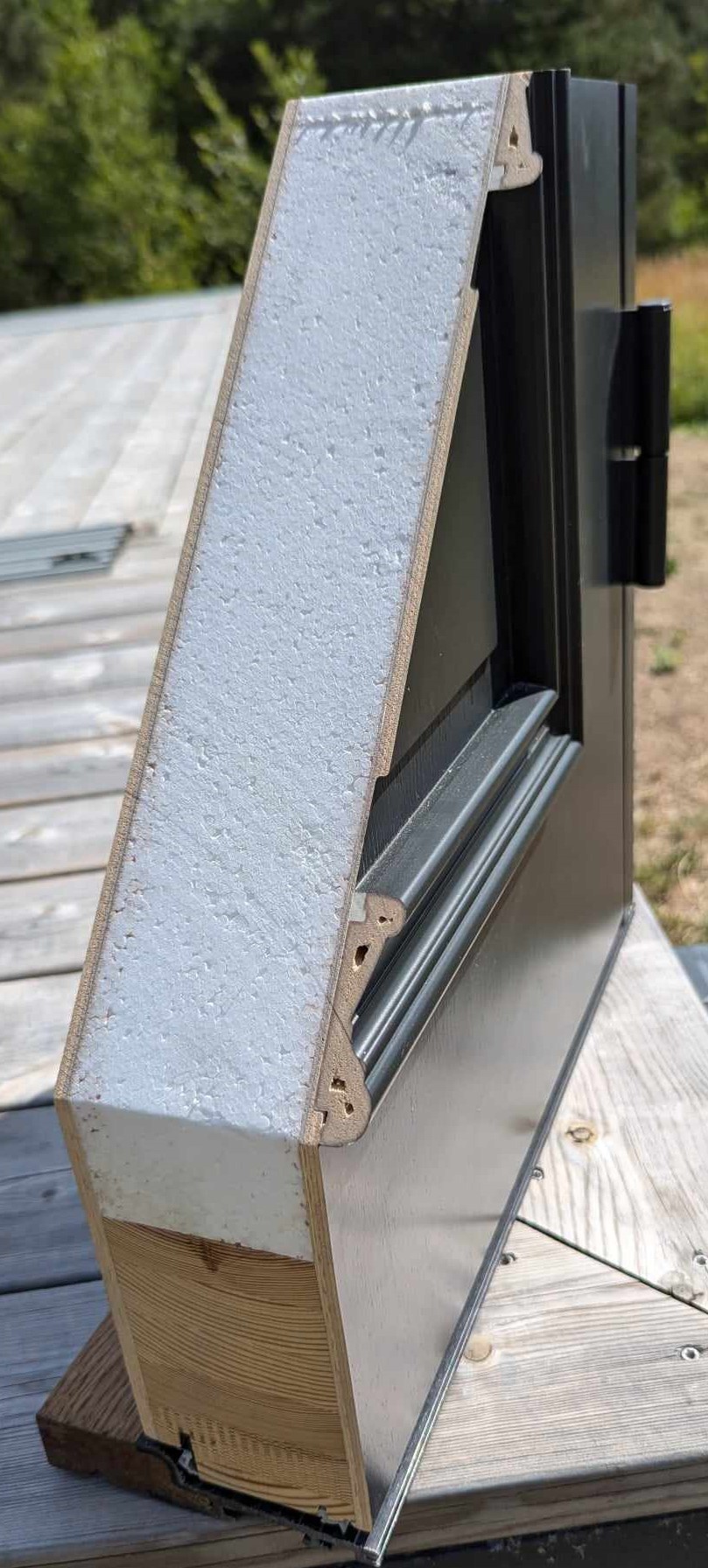 Utanpåliggande spegel till paneldörr genomskärning Utanpåliggande spegel till paneldörr genomskärning