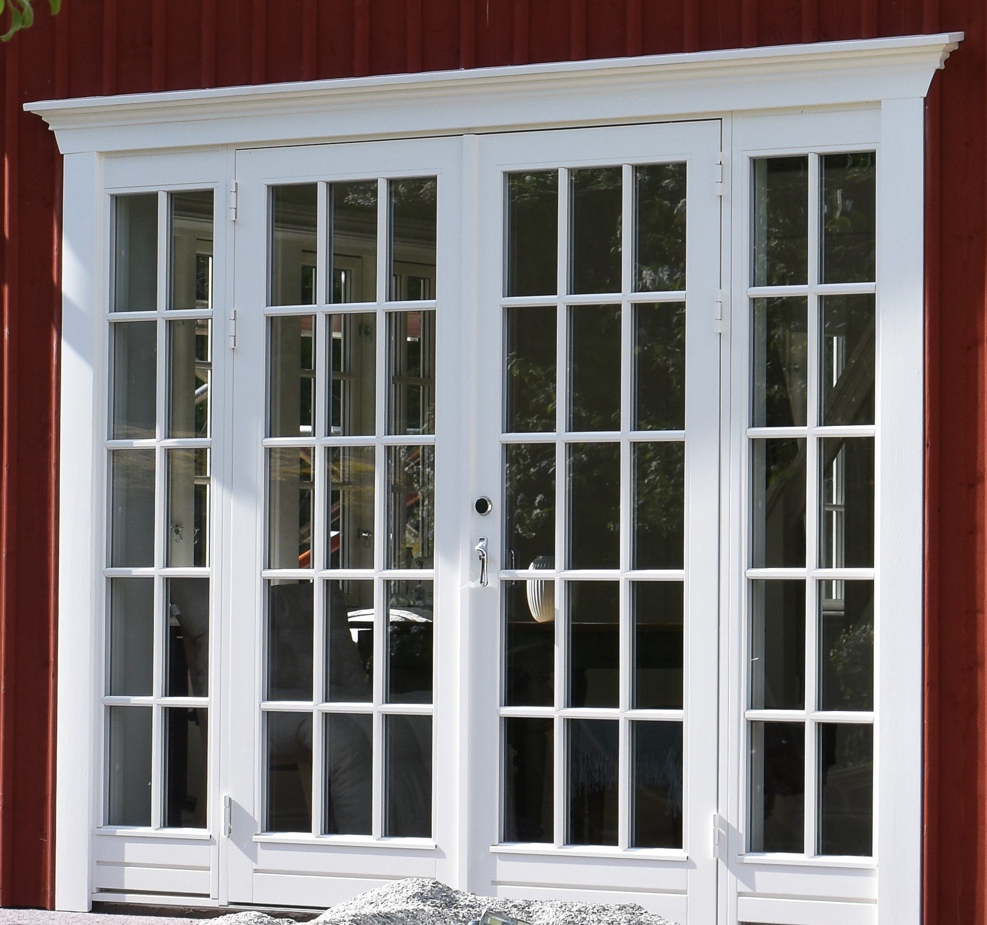 V12 altandörr 2-glas m fasta sidoljus och fast spröjs - samma glasyta V12 altandörr 2-glas m fasta sidoljus och fast spröjs - samma glasyta